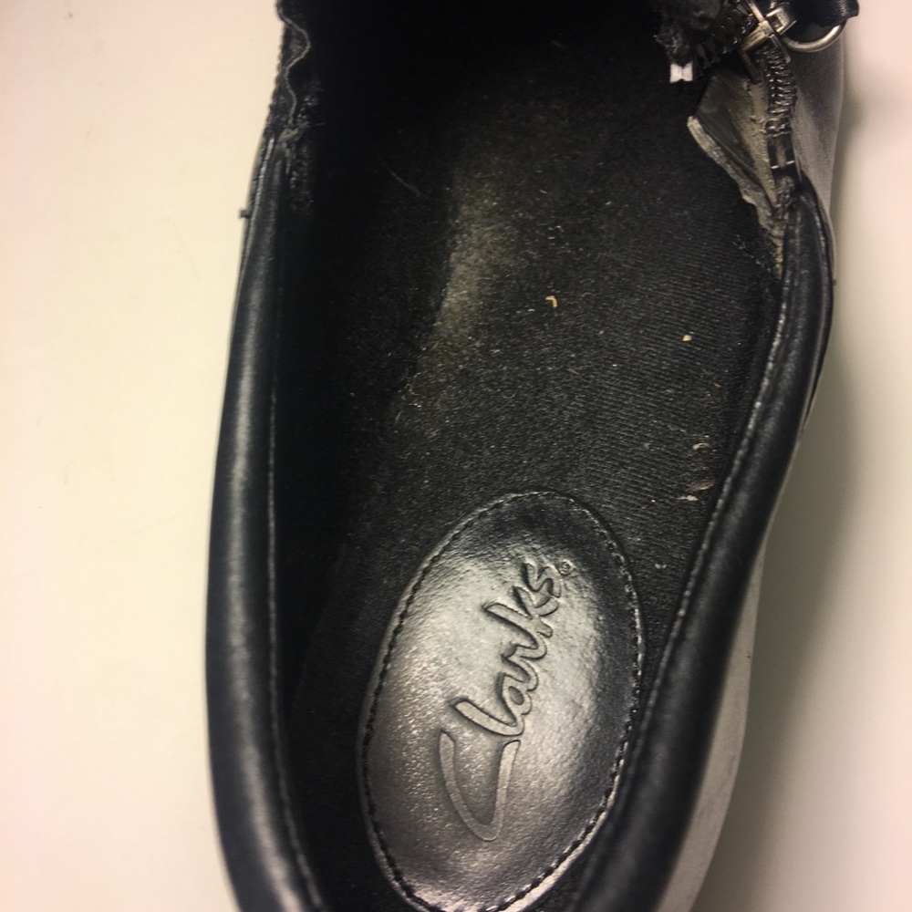 Clark’s Black Leather 7 1/2M Slip On Clogs - Picture 6 of 7
